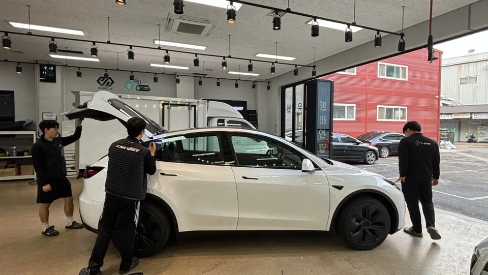 Tesla Model Y new car package - Tesla Model Y New Car Package Review — Flawless Delivery photo 4