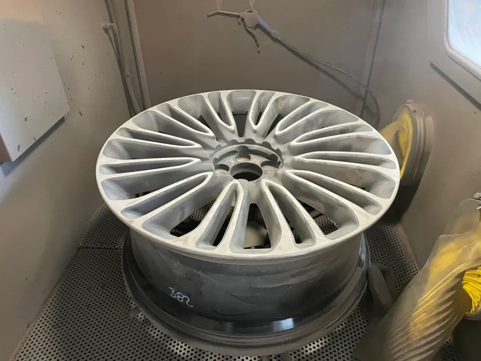 Lincoln Aviatorのホイールリペア・塗装事例 施工写真 1-2