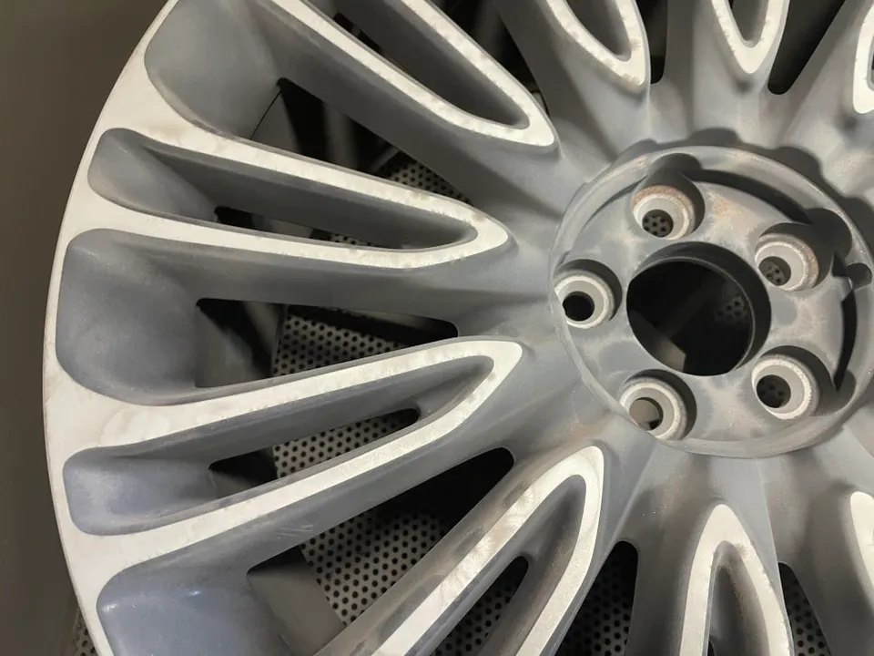 Lincoln Aviatorのホイールリペア・塗装事例 施工写真 3-2