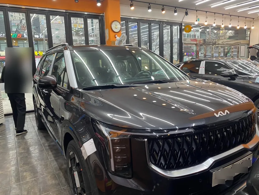 Kia Carnival KA4のカーフィルム施工事例｜断熱・プライバシー効果 施工写真 1-2