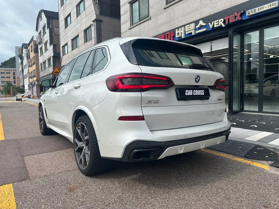 BMW X5のカーラッピング事例｜クローム除去とルーフスキン 施工写真 3-1
