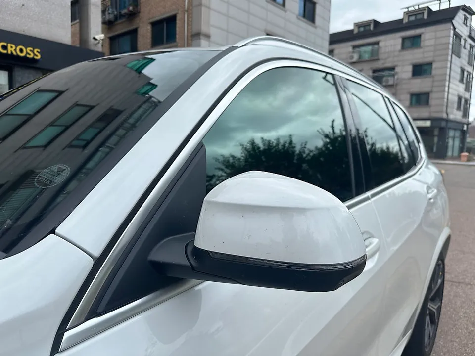 BMW X5のカーラッピング事例｜クローム除去とルーフスキン 施工写真 2-2