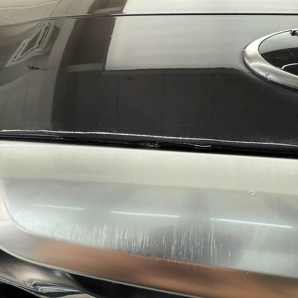 Kia K900のカーラッピング事例｜クローム部分のイメージチェンジ 施工写真 1-2