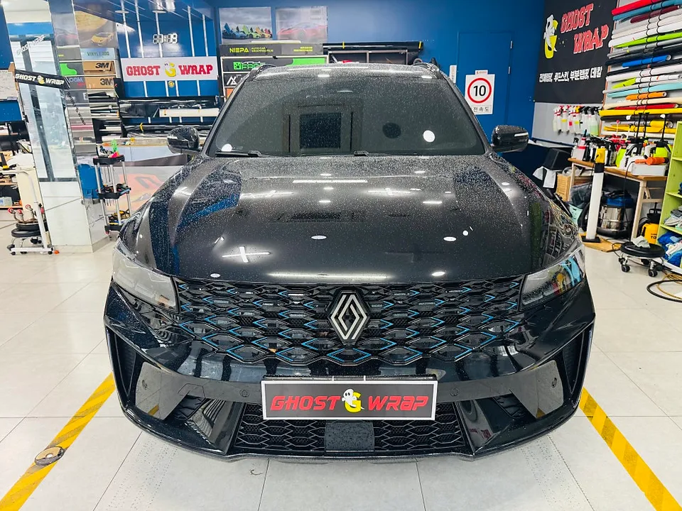 Renault Koleos PPF施工事例:エンブレムラッピングと変色PPF 施工写真 1-1