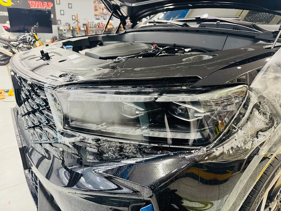 Renault Koleos PPF施工事例:エンブレムラッピングと変色PPF 施工写真 2-3