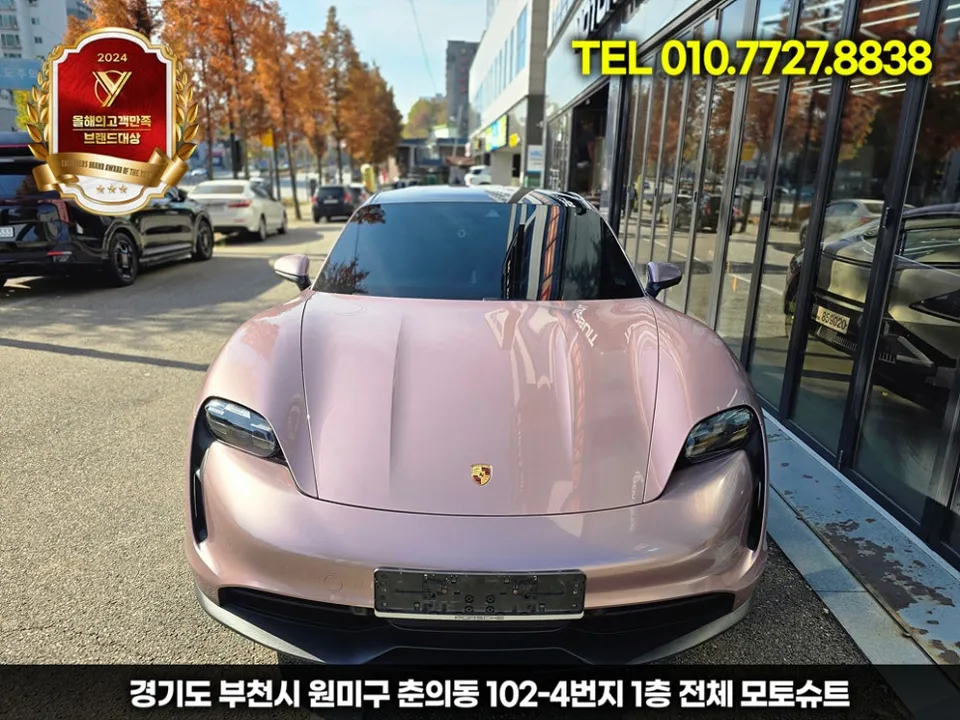 ポルシェ タイカン カーラッピング事例|高級感あふれる仕上がり 施工写真 3-2