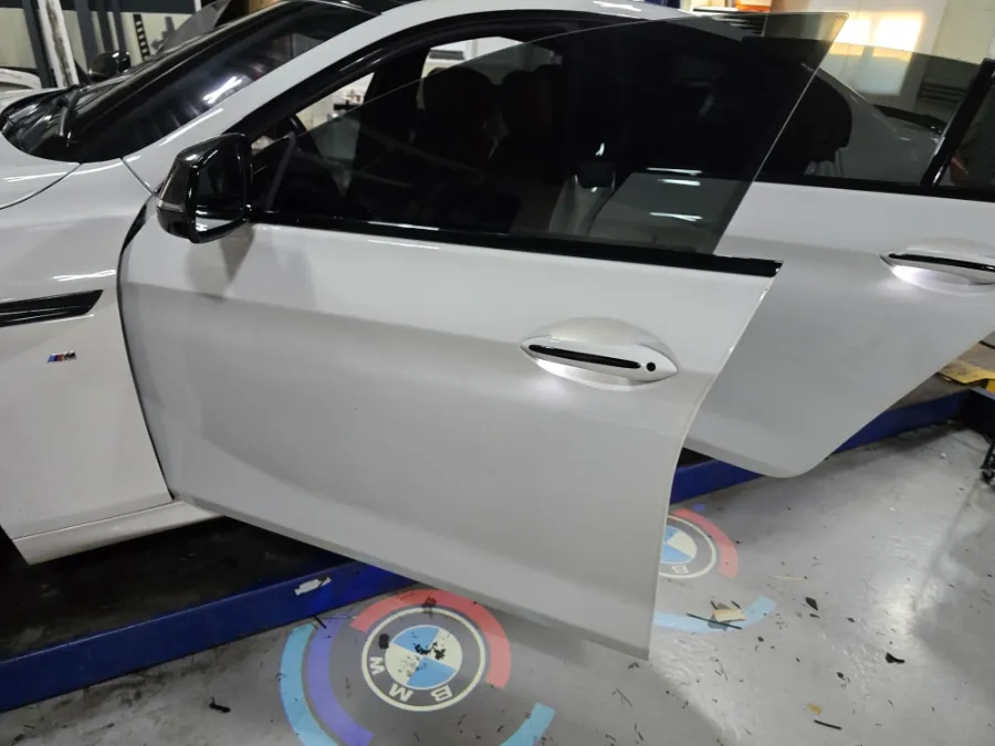 BMW 6 Series ambient lighting installation result
