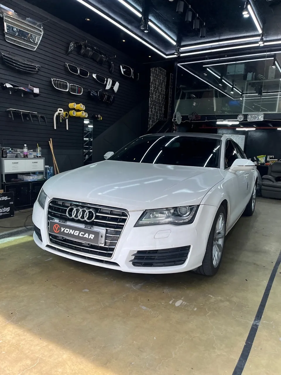 Audi A7のカーラッピング事例｜費用目安・仕上がり 施工写真 2-1