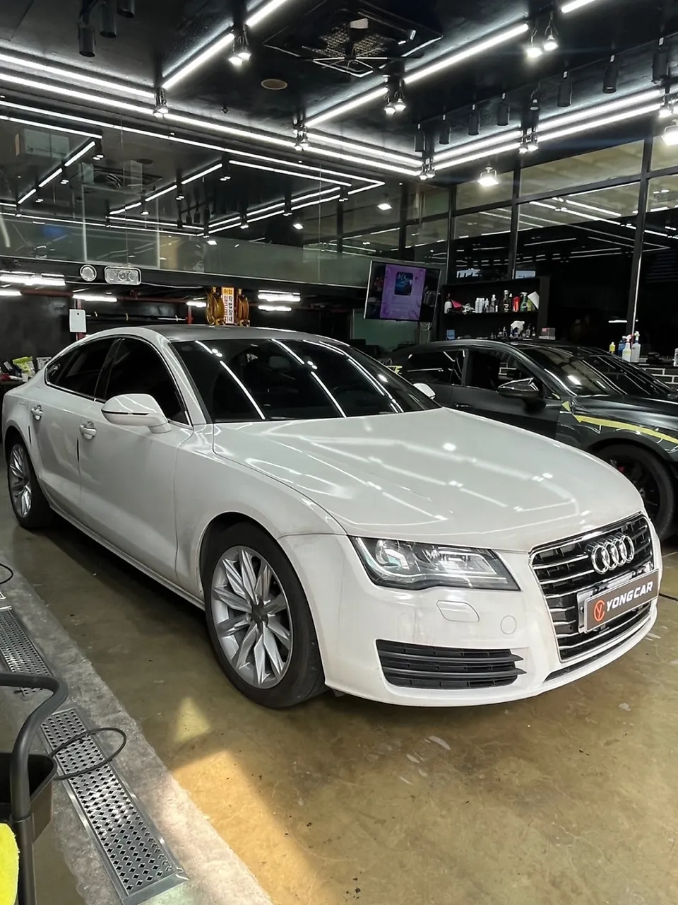 Audi A7のカーラッピング事例｜費用目安・仕上がり 施工写真 3-1