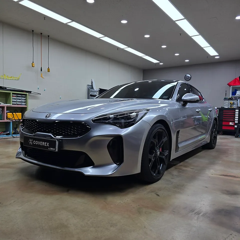 Kia Stingerのカーラッピング事例|GTシルバーの高級感 施工写真 3-1