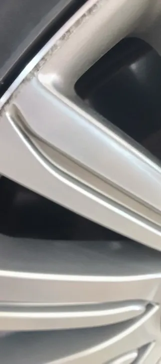 Kia K900のホイールリペア・塗装事例 施工写真 4-1