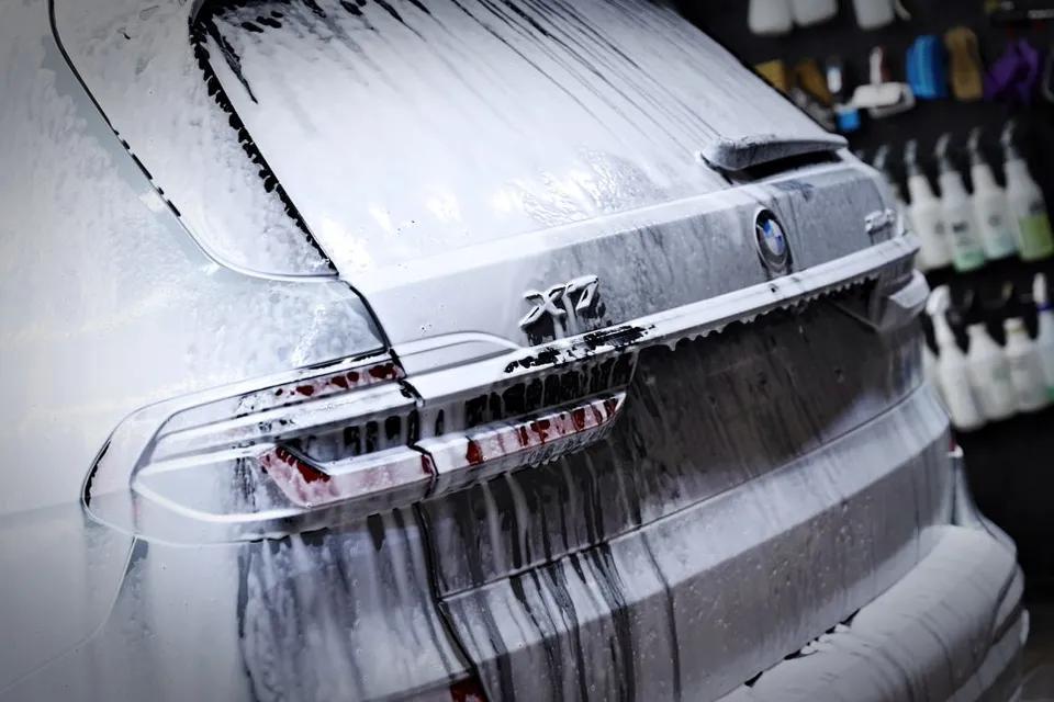 BMW X7のガラスコーティング事例|2年経過車の輝き復活 施工写真 3-1