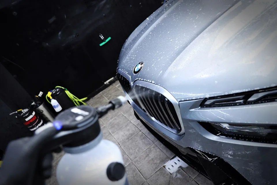 BMW X7のガラスコーティング事例|2年経過車の輝き復活 施工写真 1-3