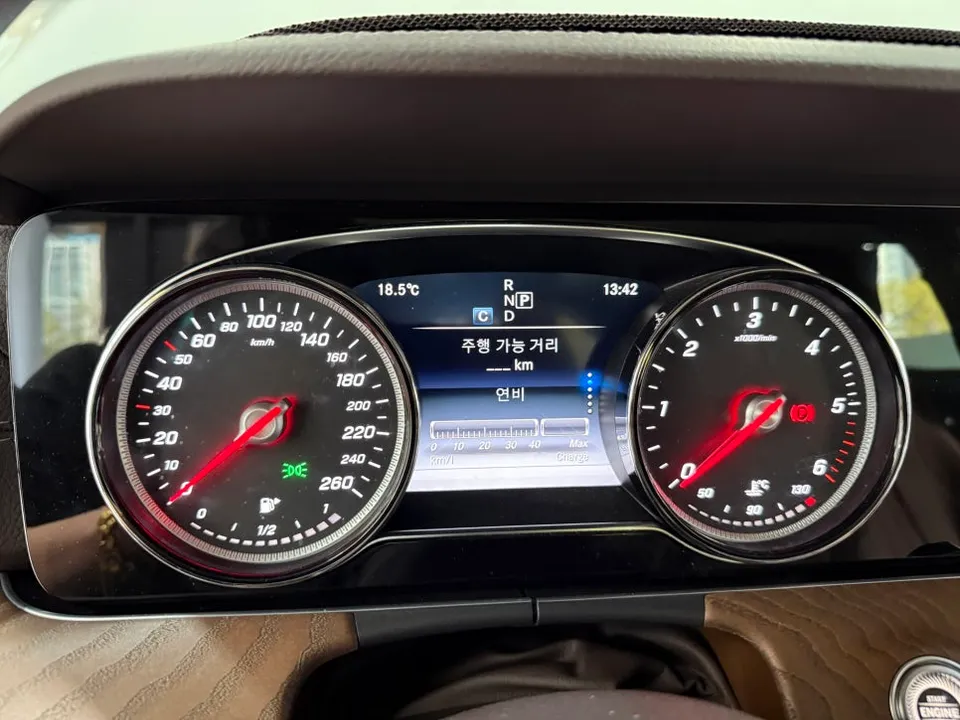 Mercedes-Benz E-Class W213 ambient lighting - Mercedes-Benz E-Class W213 Ambient Lighting Review photo 4