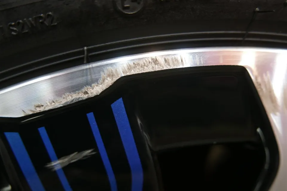 Mercedes-Benz EQS wheel repair - Mercedes-Benz EQS Wheel Repair & Painting Review - Restored to Li photo 3