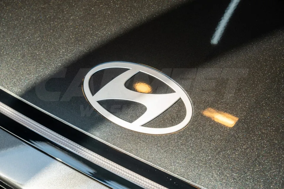 Hyundai Sonata DN8のカーラッピング事例：クローム部分のブラックアウト 施工写真 2-2