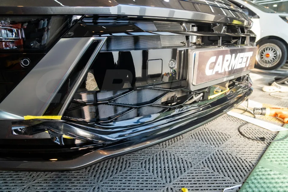 Hyundai Sonata DN8のカーラッピング事例：クローム部分のブラックアウト 施工写真 2-3
