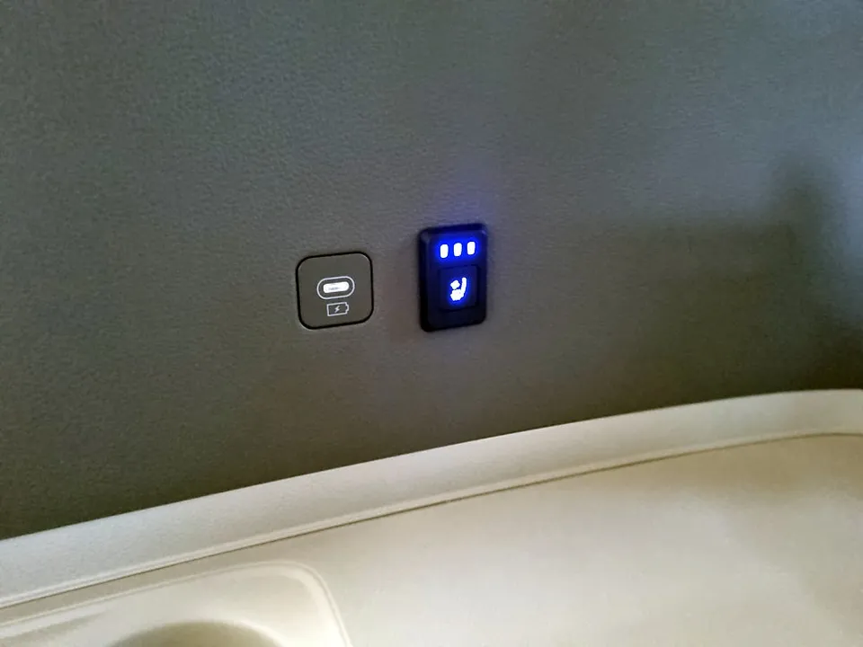 Kia Carnival seat ventilation - Kia Carnival Seat Ventilation & Heating Review — Enhanced Comfort photo 4