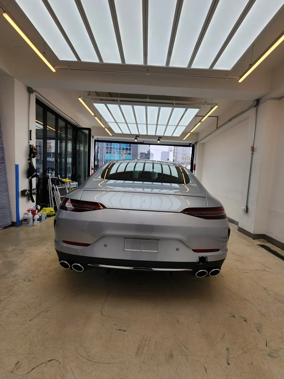 Mercedes-Benz AMG GT 43のカーラッピング事例｜サテンブラック 施工写真 1-2