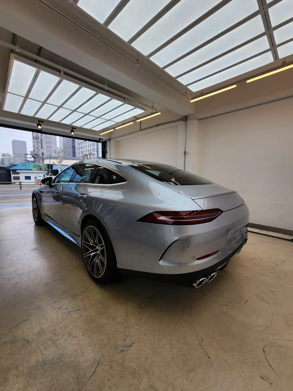 Mercedes-Benz AMG GT 43のカーラッピング事例｜サテンブラック 施工写真 2-2