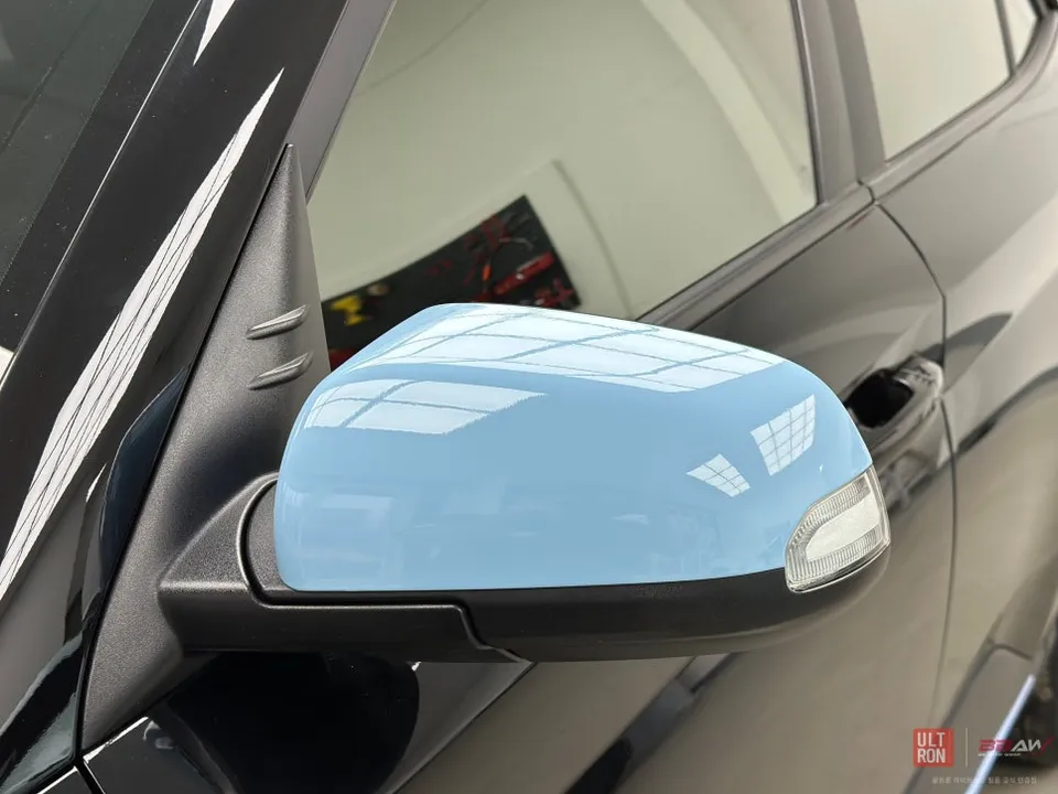 Hyundai Venueのカーラッピング事例|AXベイビーブルー 施工写真 3-3