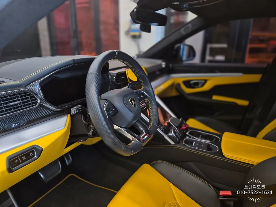 Lamborghini Urus steering wheel - Lamborghini Urus Steering Wheel Customization Review photo 5