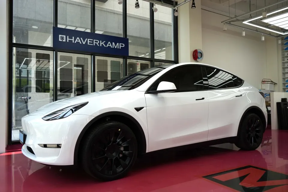 Tesla Model Yのカーフィルム施工事例｜費用目安・仕上がり 写真
