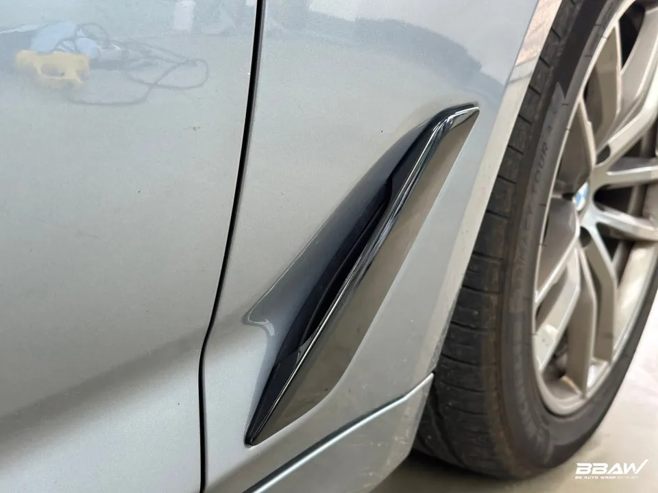 BMW 5 Series G30 vinyl wrap - BMW 5 Series G30 Vinyl Wrap Review: Chrome Delete Cost & Results photo 4