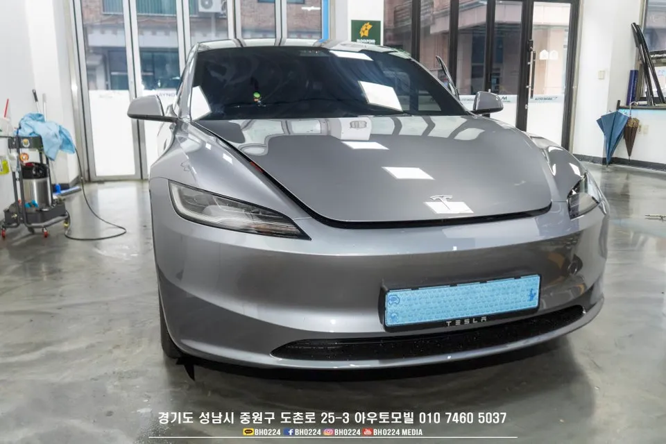 Tesla Model 3のカーフィルム施工事例|費用目安・仕上がり 施工写真 1-3
