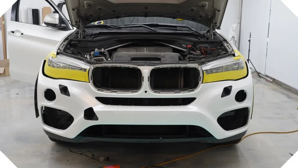 BMW X6 PPF施工事例：サテンパールホワイトの仕上がり 施工写真 2-2
