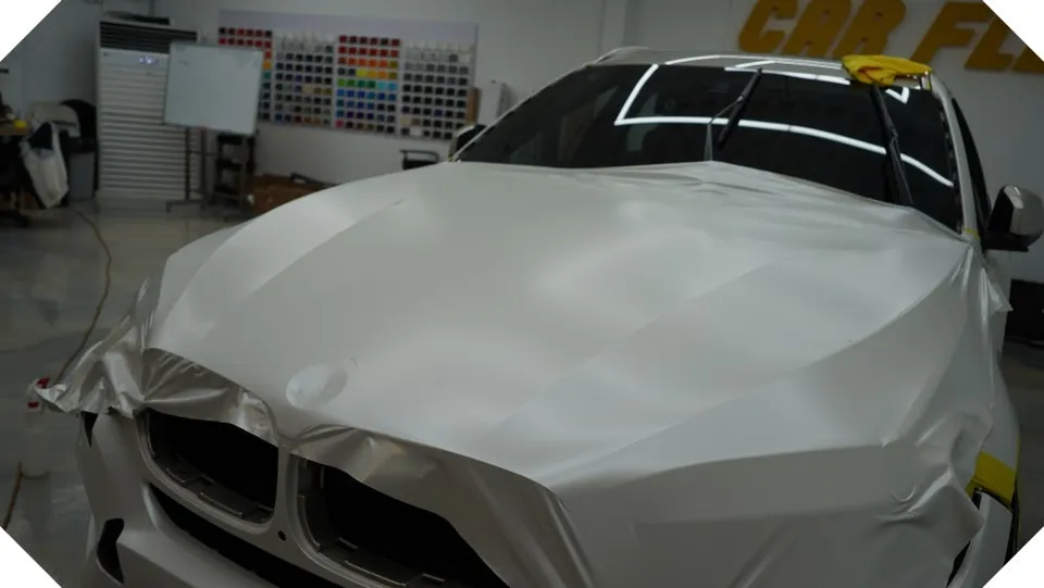 BMW X6 PPF施工事例：サテンパールホワイトの仕上がり 施工写真 3-2