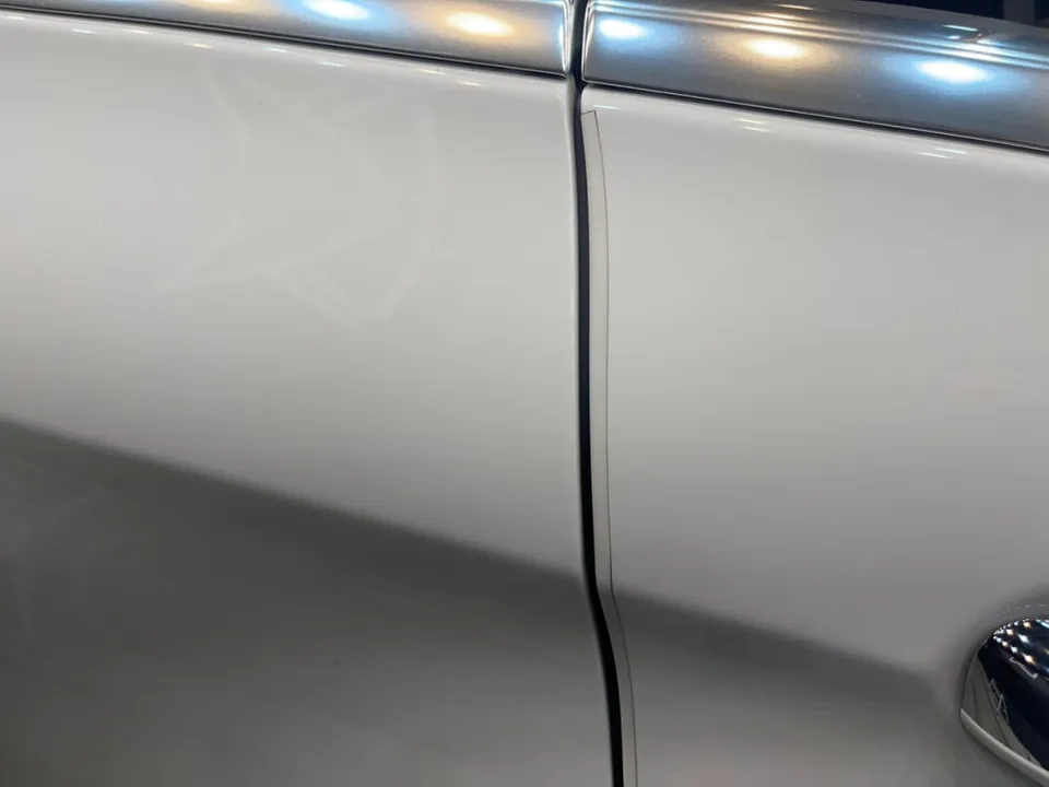 Mercedes-Benz E-Classのガラスコーティング事例 施工写真 3-2
