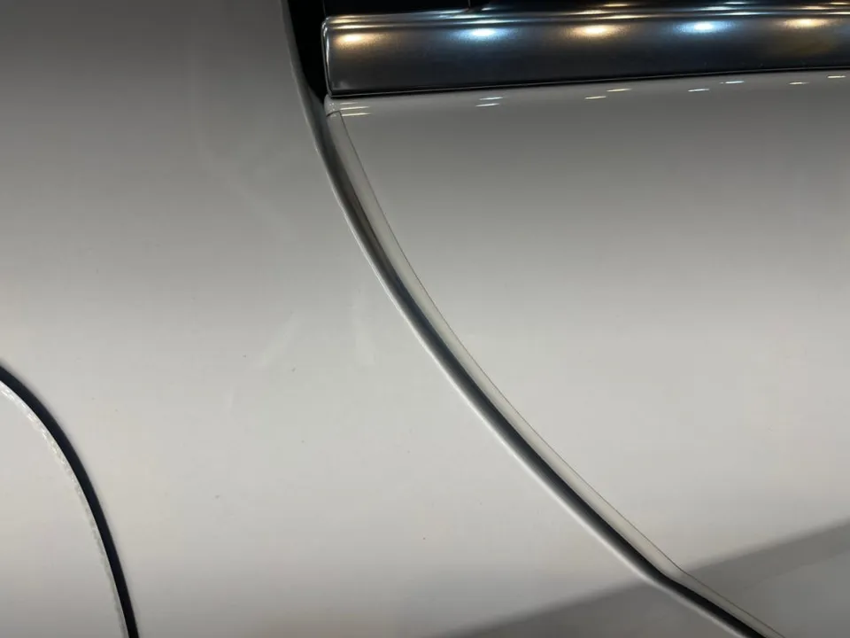 Mercedes-Benz E-Classのガラスコーティング事例 施工写真 4-2