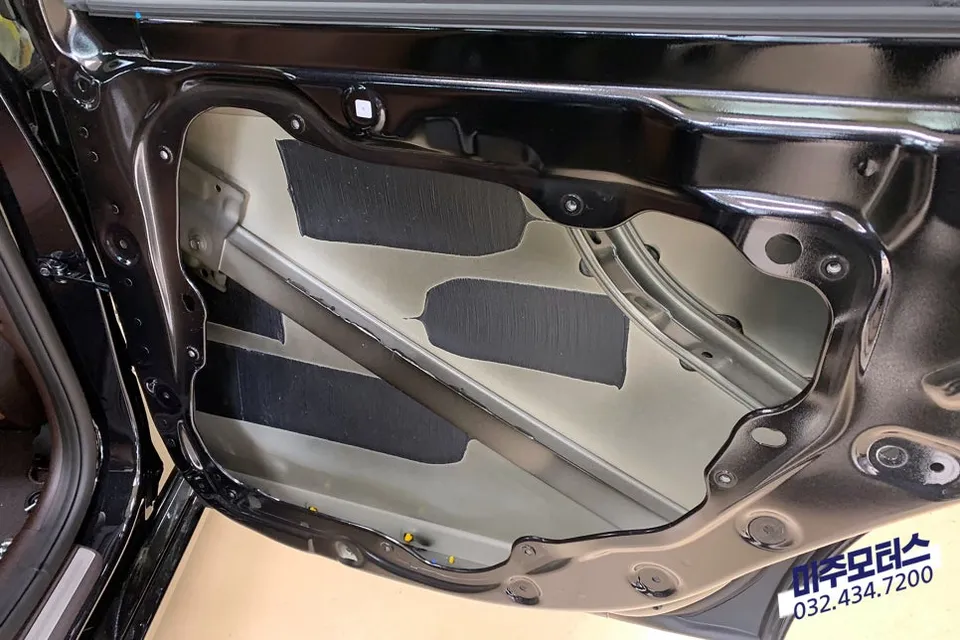 Genesis G80 interior customization - Genesis G80 Soft Closing Doors Installation Review photo 4