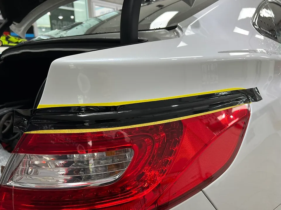Hyundai Grandeur HGのカーラッピング事例|費用目安・仕上がり 施工写真 3-1