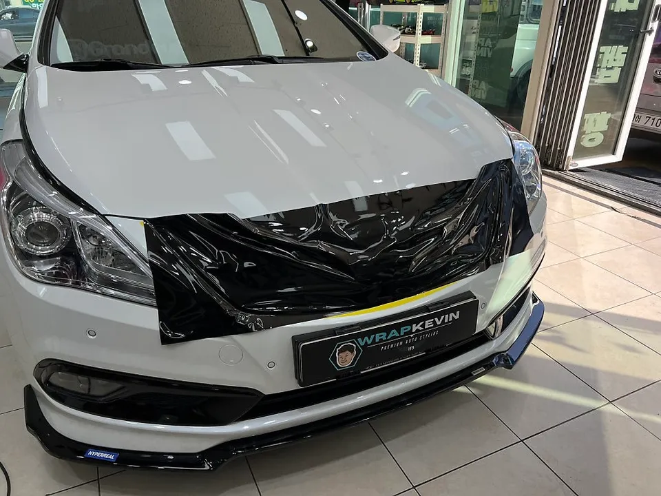 Hyundai Grandeur HGのカーラッピング事例|費用目安・仕上がり 施工写真 1-3