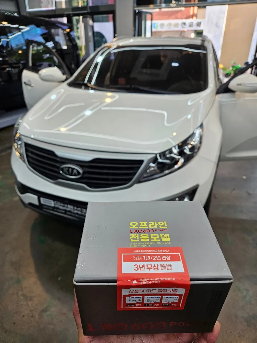 Kia Sportage Rのドライブレコーダー取付事例 施工写真 3-2
