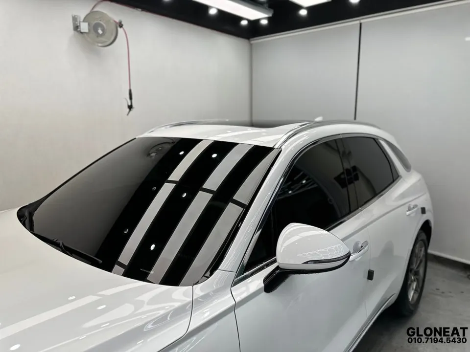 Genesis GV70のカーフィルム施工事例 施工写真 4-2