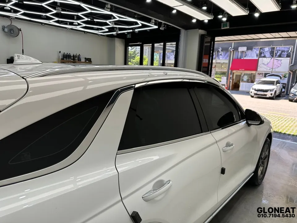 Genesis GV70のカーフィルム施工事例 施工写真 1-3
