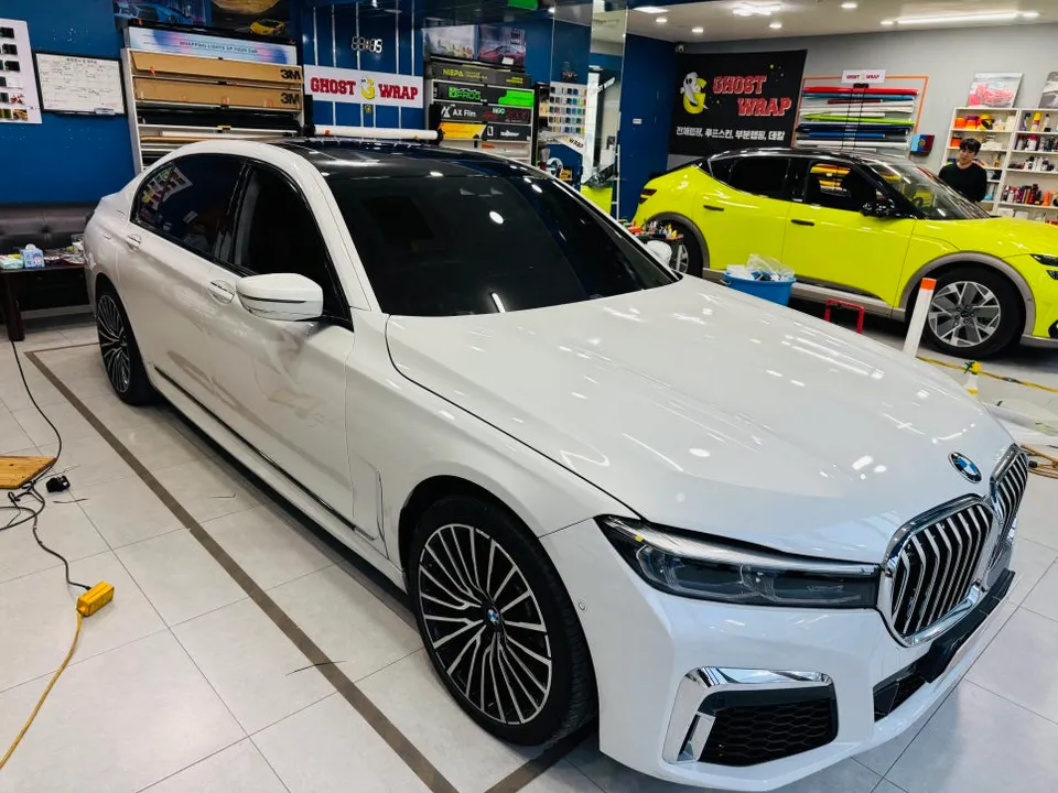 BMW 7 Series G11/G12のカーラッピング事例|費用目安・仕上がり 施工写真 4-1