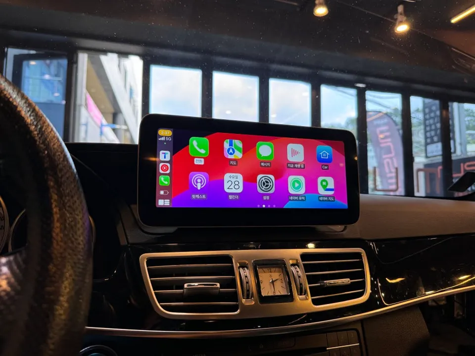 Mercedes-Benz E-Class W212のAndroid Auto・CarPlay取付事例 施工写真 4-1