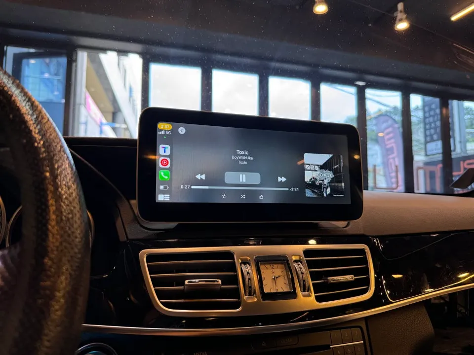 Mercedes-Benz E-Class W212のAndroid Auto・CarPlay取付事例 施工写真 2-2