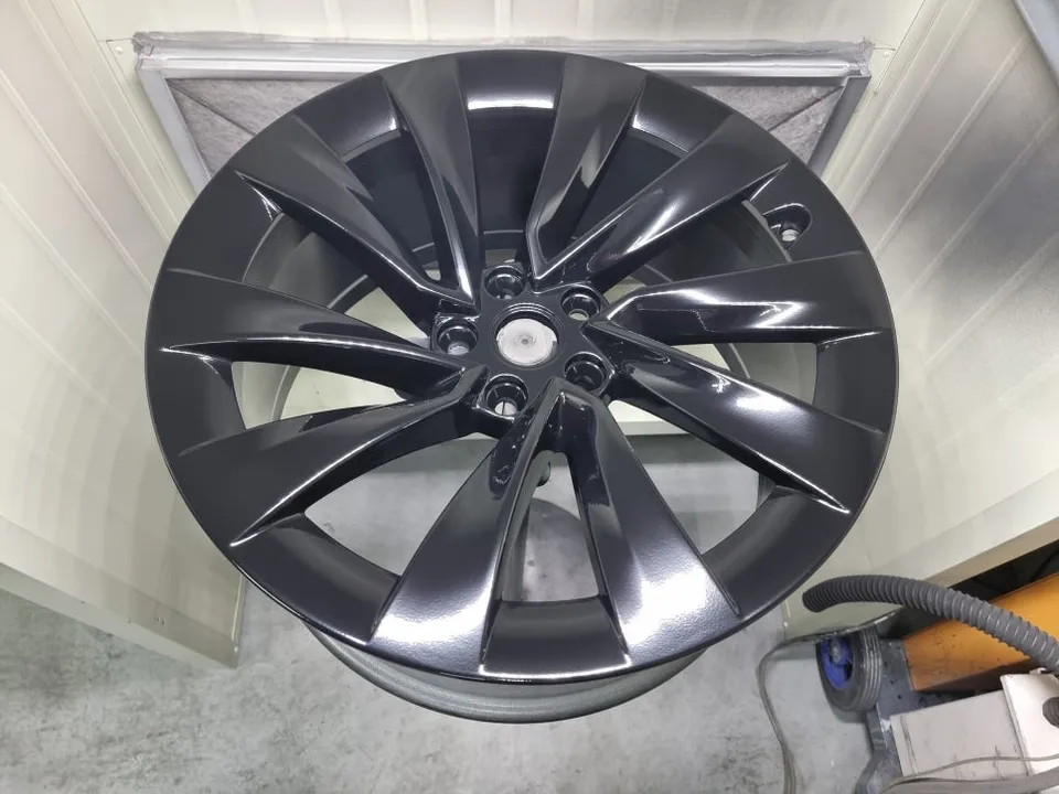 Tesla Model Yのホイールリペア・塗装事例 施工写真 2-2