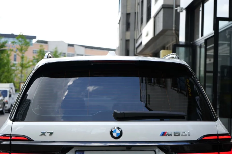 BMW X7 カーフィルム施工事例｜熱遮断効果と仕上がり 施工写真 2-2