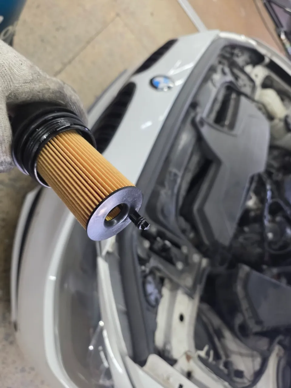 BMW 118d other - BMW 118d Engine Oil Change Review: Motul 5W30 photo 4