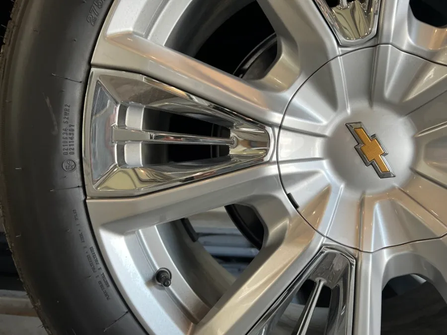Chevrolet Tahoeのホイールリペア・塗装事例 施工写真 1-2