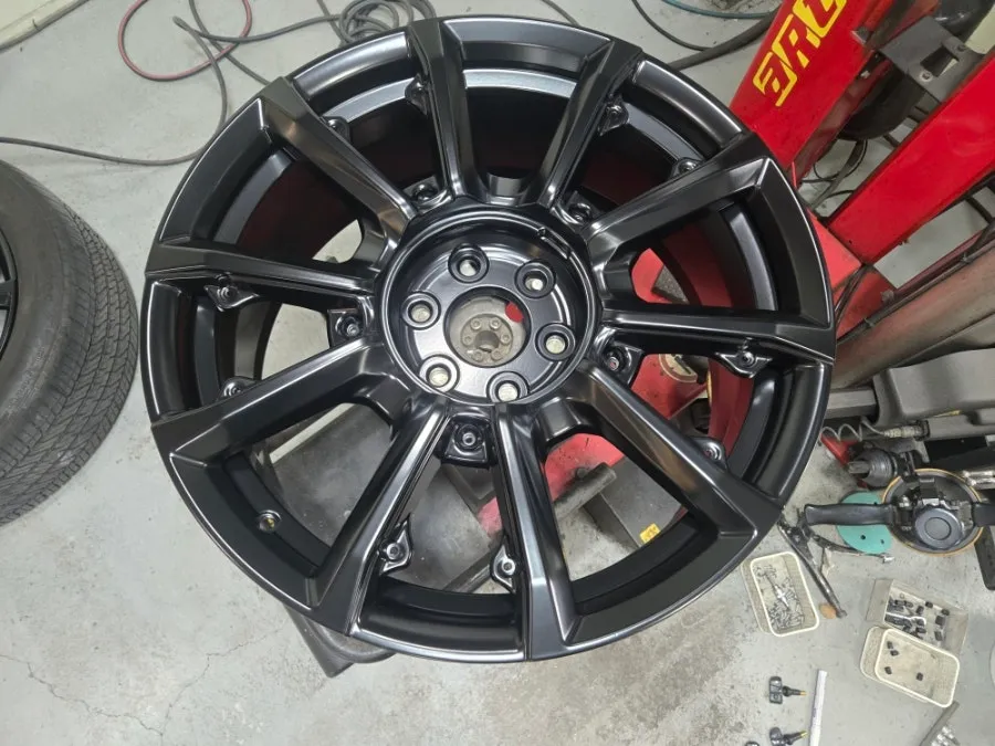 Chevrolet Tahoeのホイールリペア・塗装事例 施工写真 4-2