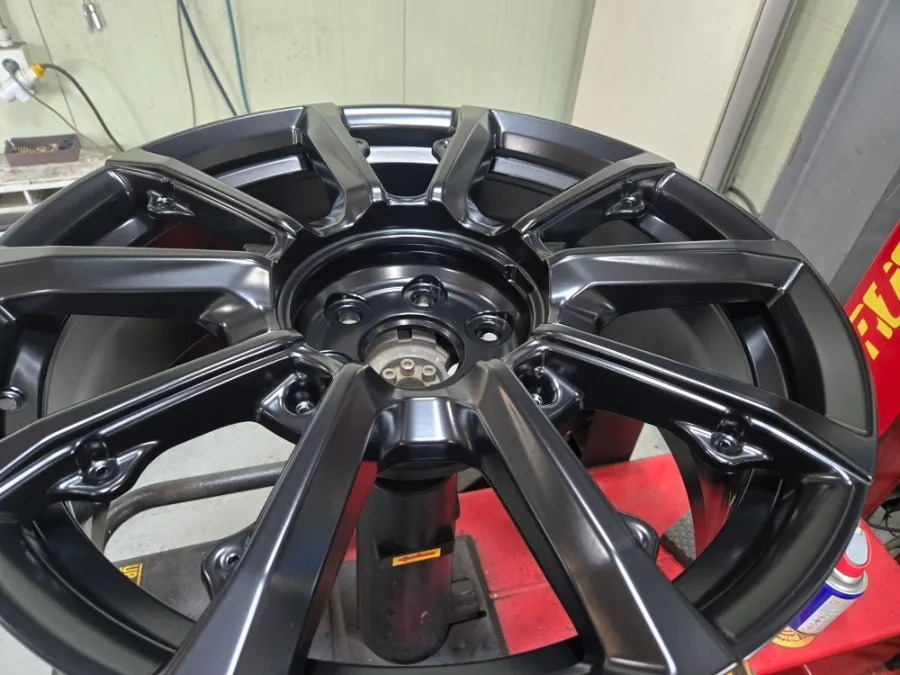 Chevrolet Tahoeのホイールリペア・塗装事例 施工写真 1-3