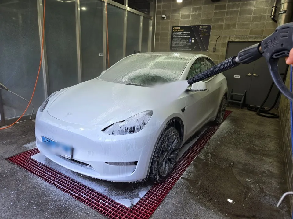 Tesla Model Y PPF施工事例｜費用目安と仕上がり 施工写真 1-2