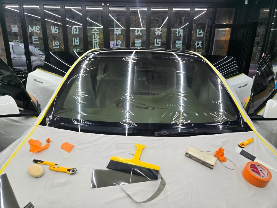 Tesla Model Y PPF施工事例｜費用目安と仕上がり 施工写真 1-3